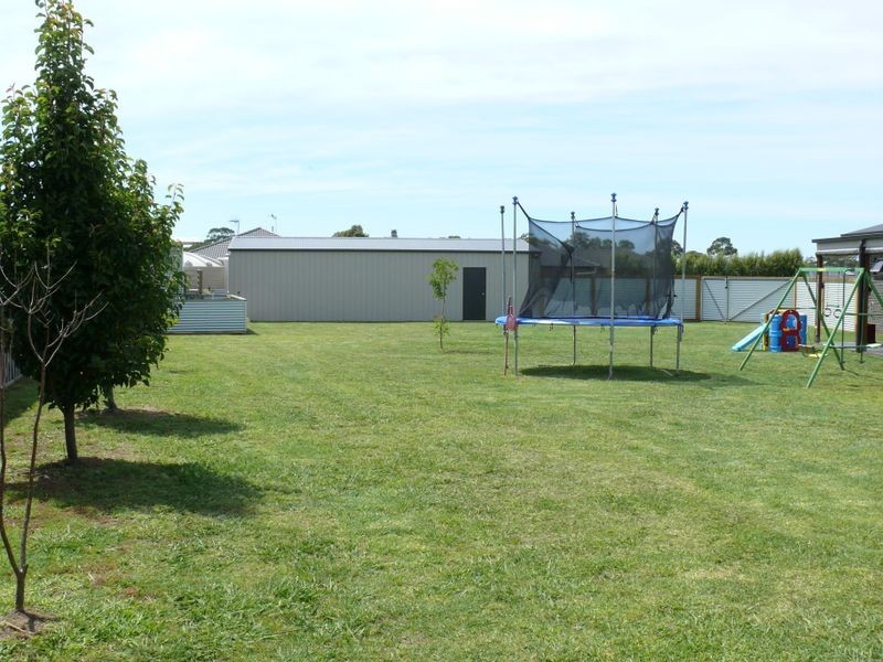 15 Riviera Close, Paynesville VIC 3880