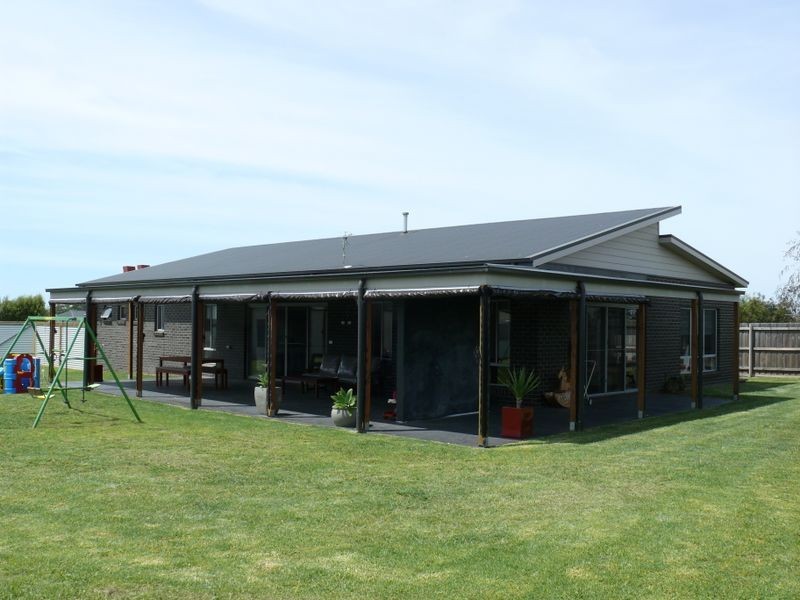 15 Riviera Close, Paynesville VIC 3880