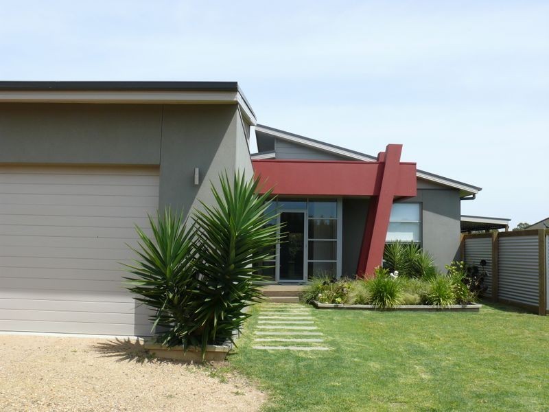 15 Riviera Close, Paynesville VIC 3880