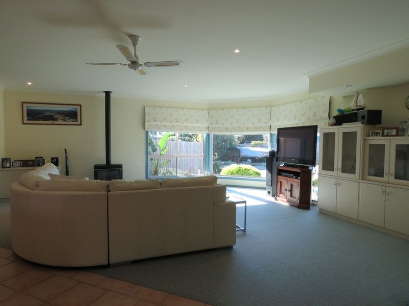 18 Waterloo Court, Paynesville VIC 3880