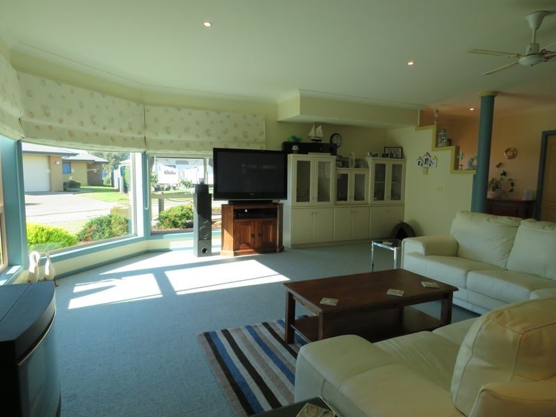 18 Waterloo Court, Paynesville VIC 3880