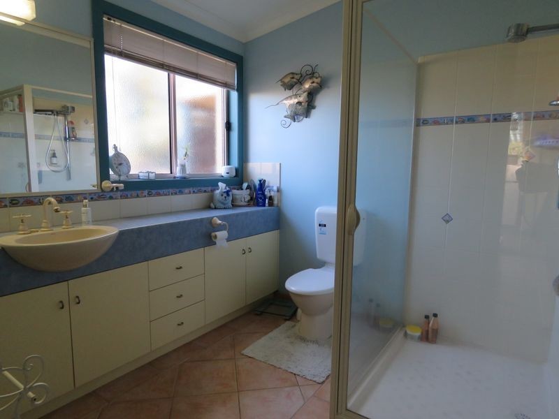 18 Waterloo Court, Paynesville VIC 3880