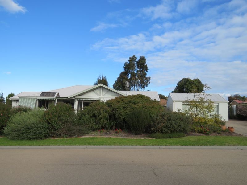 13 Schooner Terrace, Paynesville VIC 3880