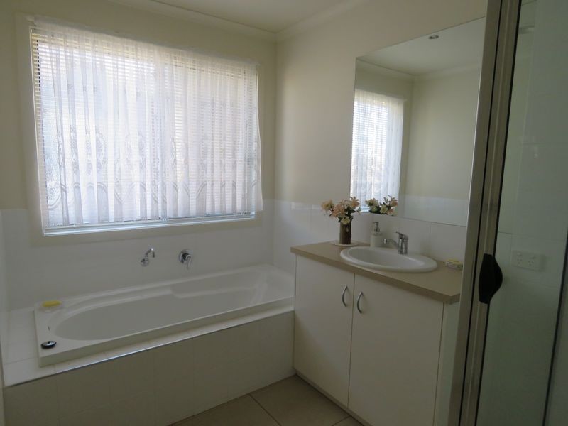 17 The Grange, Paynesville VIC 3880