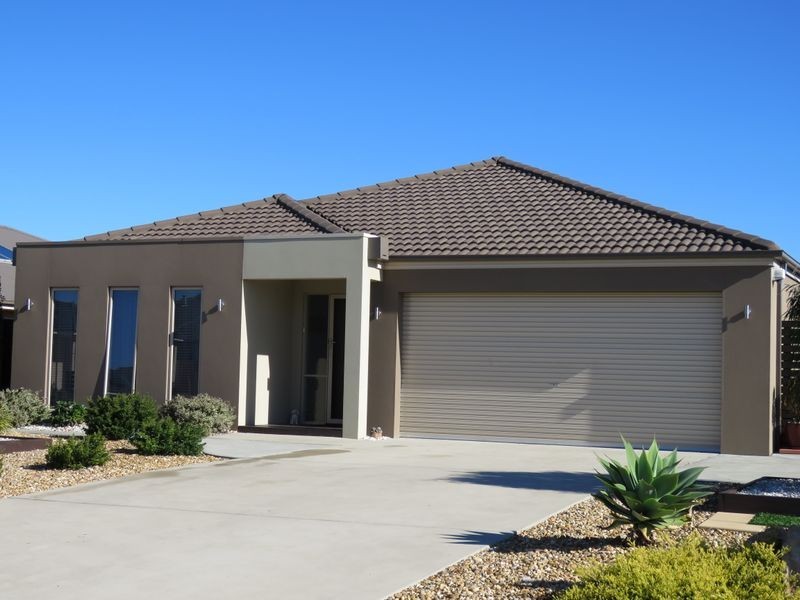 17 The Grange, Paynesville VIC 3880