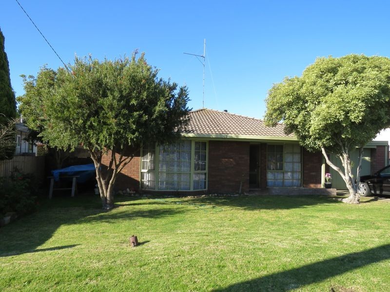 33 McMillan Grove, Paynesville VIC 3880