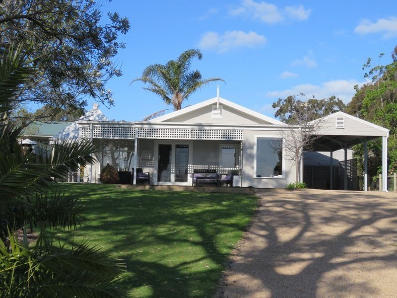 81 Western Boulevard, Raymond Island VIC 3880