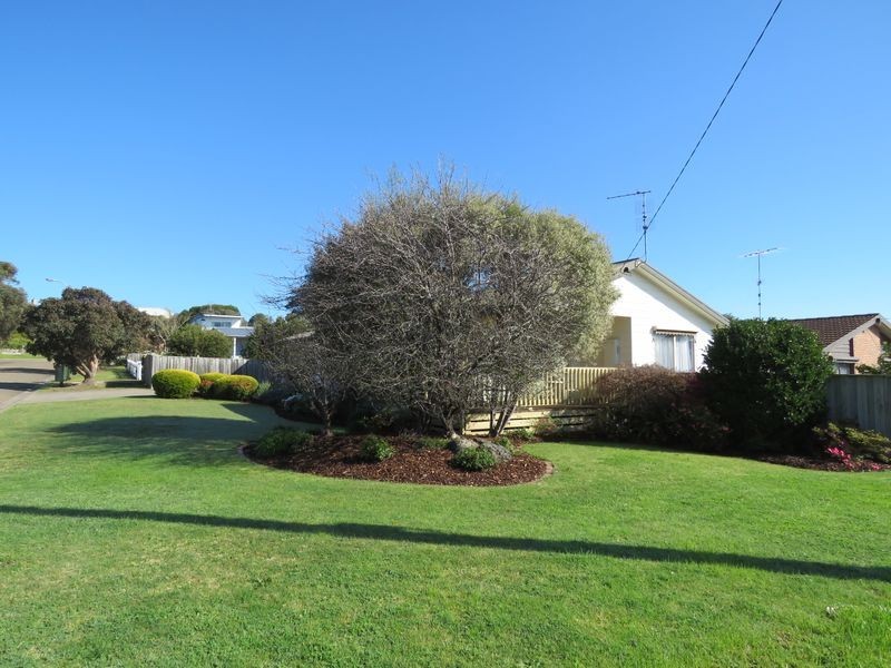 28 Bay Road, Eagle Point VIC 3878