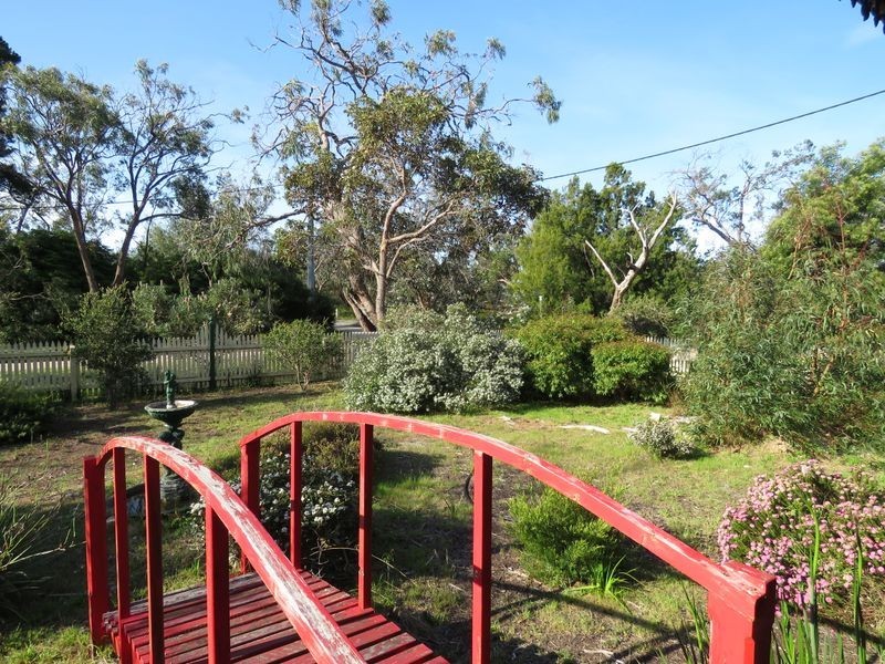 53 First Parade, Raymond Island VIC 3880