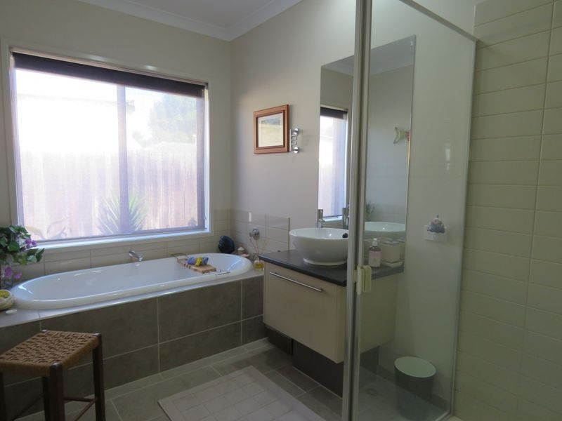 2/30 Toonalook Parade, Paynesville VIC 3880