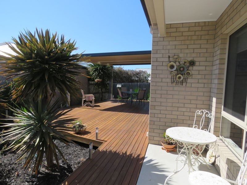 2/30 Toonalook Parade, Paynesville VIC 3880