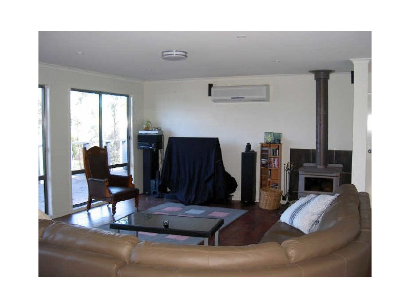 206 Jones Road, Eagle Point VIC 3878