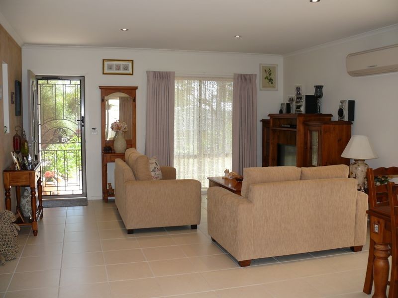 1/30 Toonalook Parade, Paynesville VIC 3880