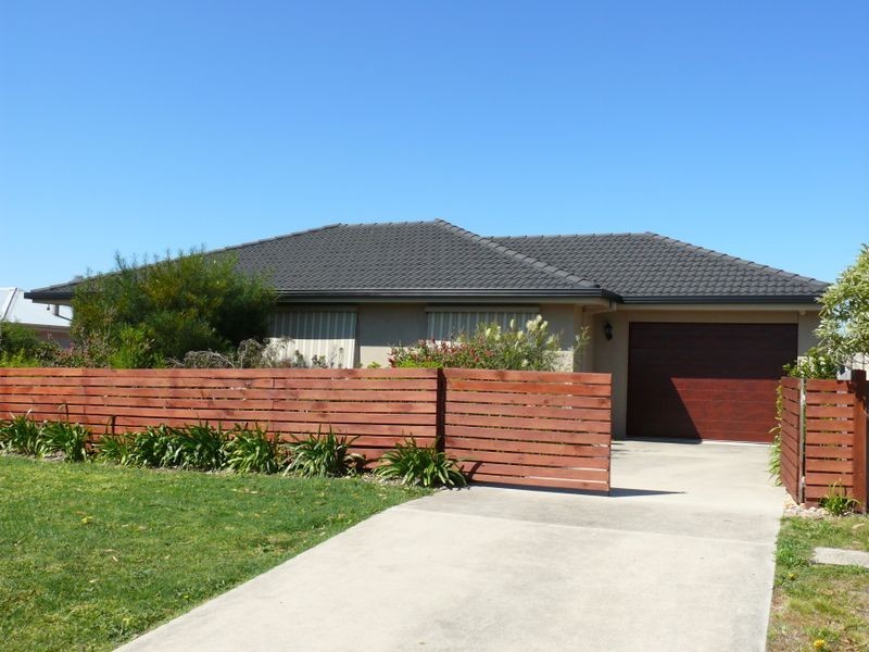 1/30 Toonalook Parade, Paynesville VIC 3880