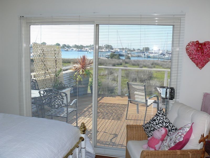 76 Eighth Avenue, Raymond Island VIC 3880