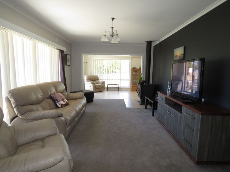 35 School Road, Eagle Point VIC 3878