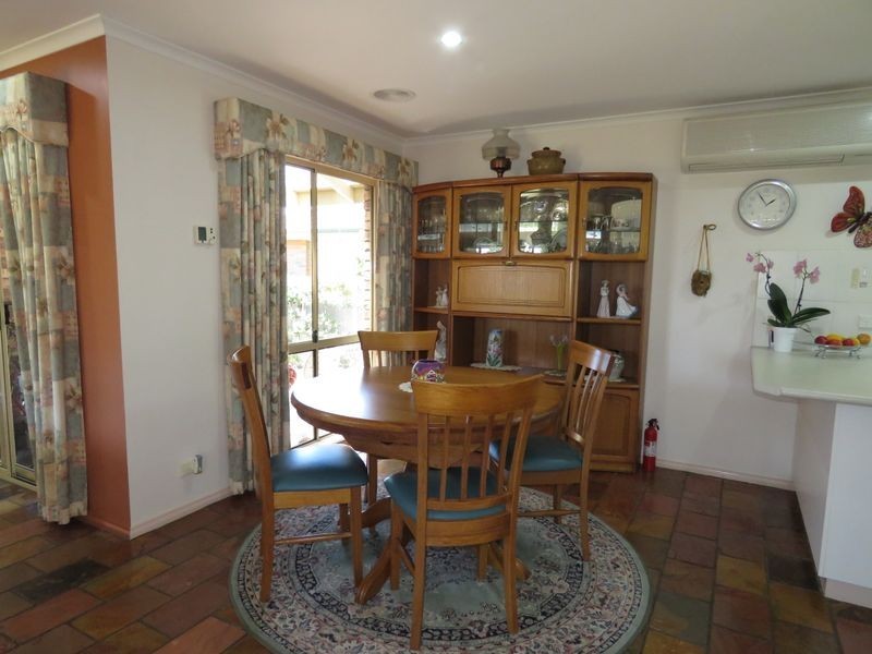 8 Hakea Court, Paynesville VIC 3880