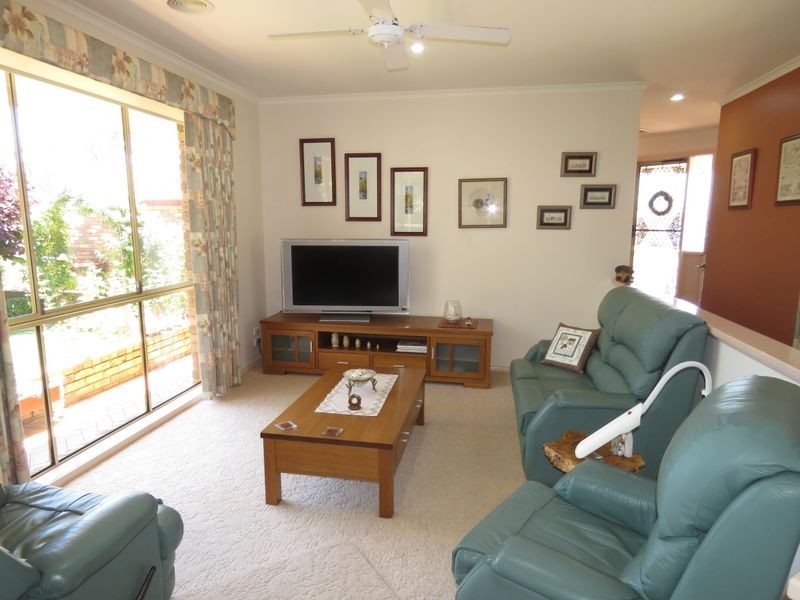 8 Hakea Court, Paynesville VIC 3880