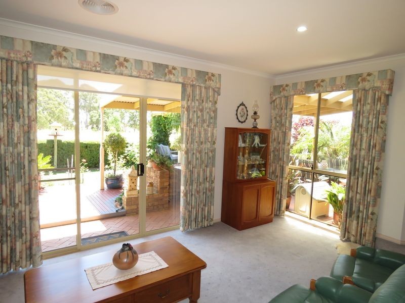 8 Hakea Court, Paynesville VIC 3880