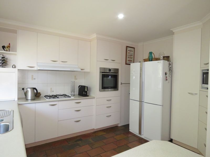 8 Hakea Court, Paynesville VIC 3880