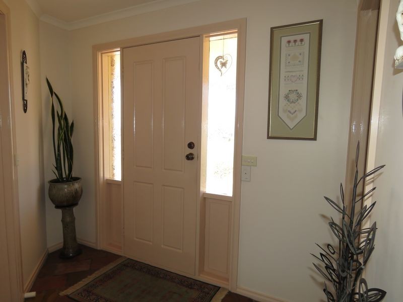 8 Hakea Court, Paynesville VIC 3880