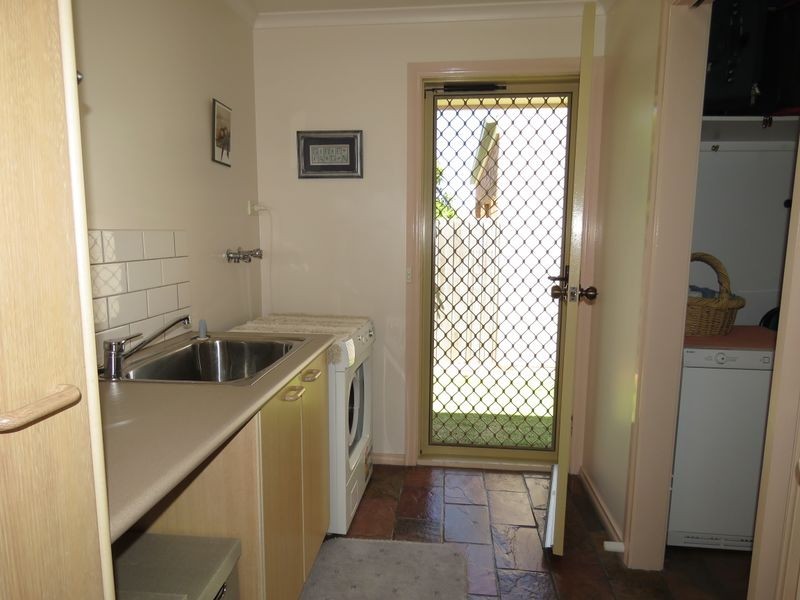 8 Hakea Court, Paynesville VIC 3880