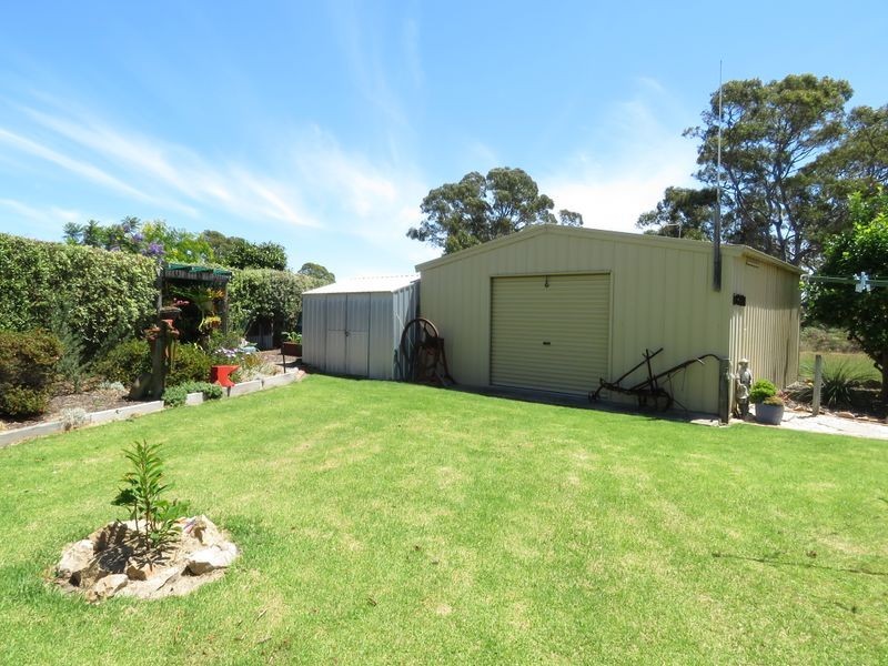8 Hakea Court, Paynesville VIC 3880