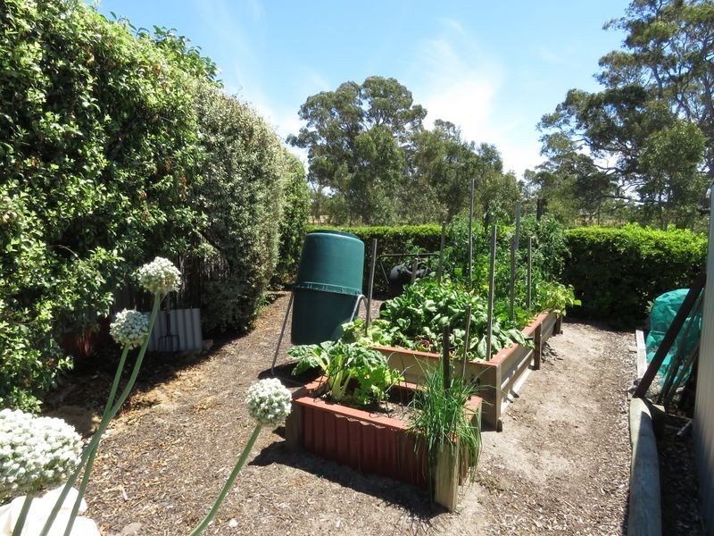 8 Hakea Court, Paynesville VIC 3880