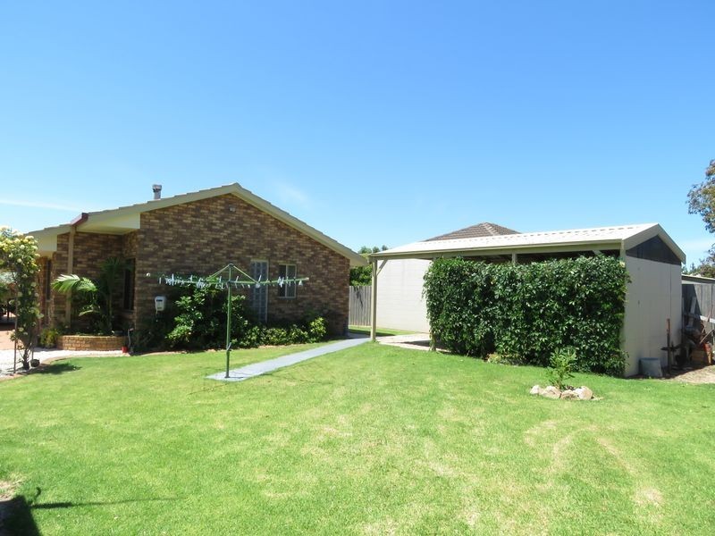 8 Hakea Court, Paynesville VIC 3880