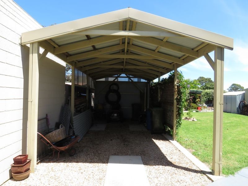 8 Hakea Court, Paynesville VIC 3880