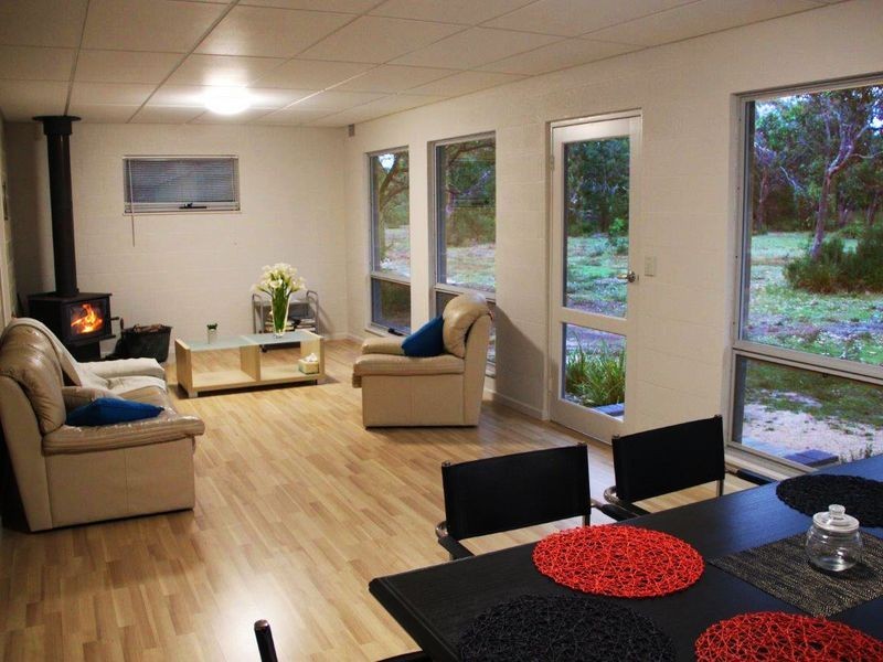 15 Centre Road, Raymond Island VIC 3880