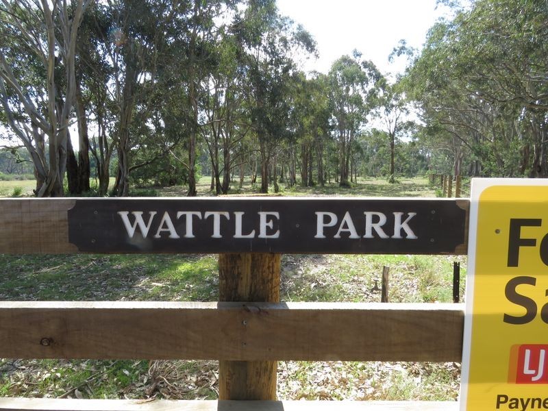 15 Centre Road, Raymond Island VIC 3880