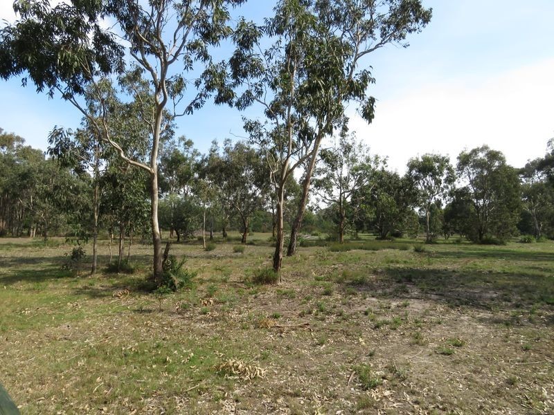 15 Centre Road, Raymond Island VIC 3880