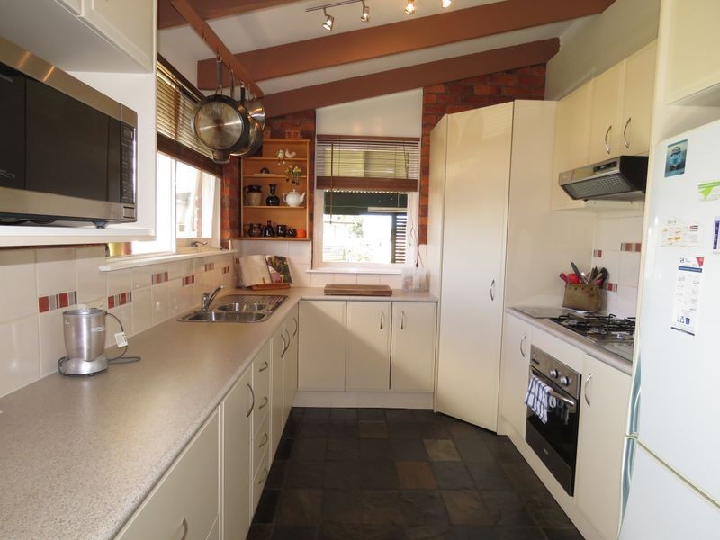 18 Crown Ridge Avenue, Newlands Arm VIC 3875