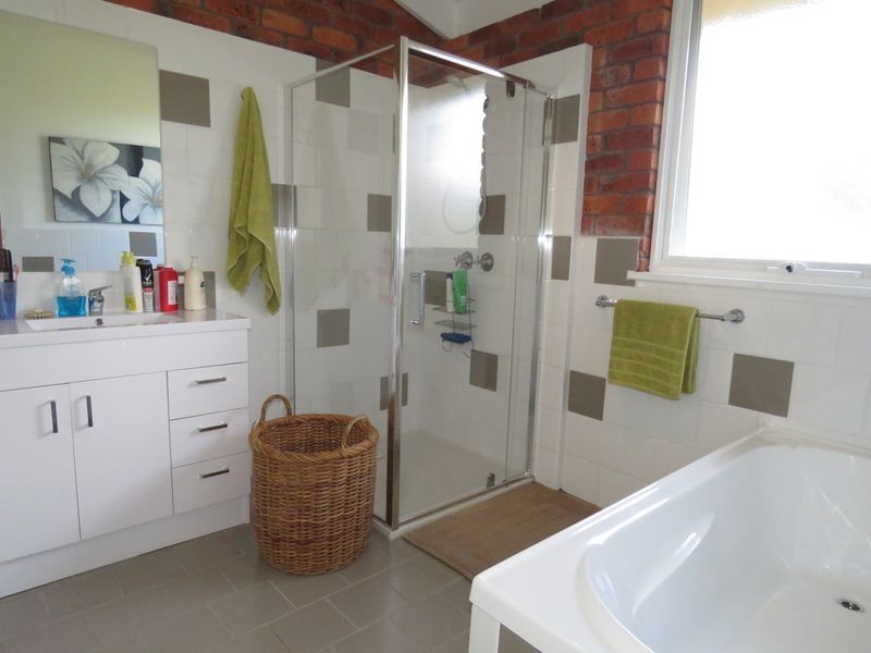 18 Crown Ridge Avenue, Newlands Arm VIC 3875