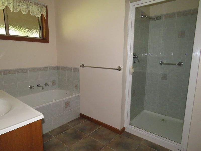 27 Simpson Drive, Newlands Arm VIC 3875