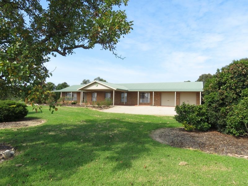 27 Simpson Drive, Newlands Arm VIC 3875