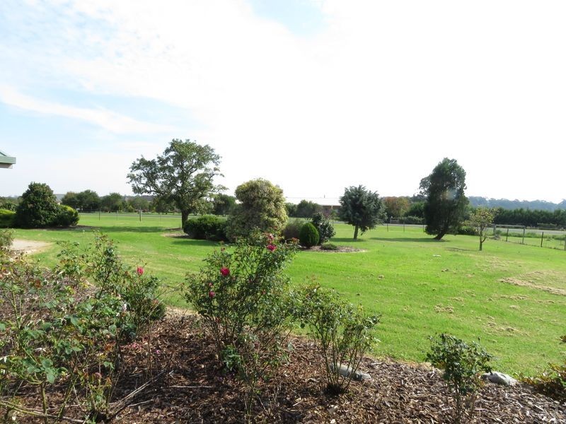 27 Simpson Drive, Newlands Arm VIC 3875