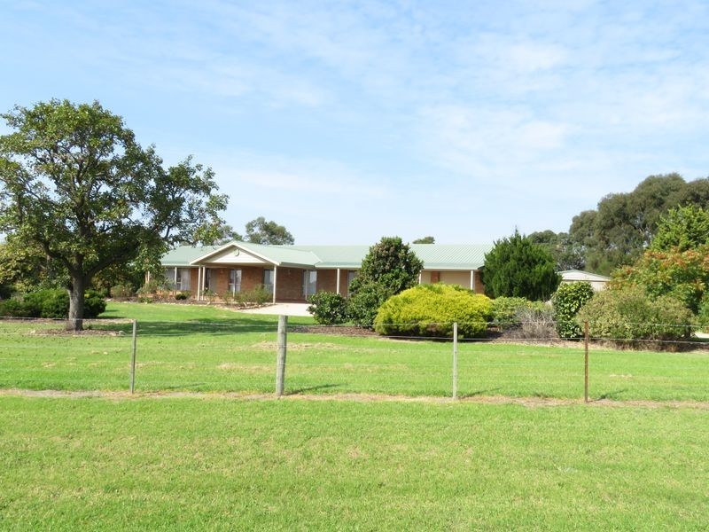 27 Simpson Drive, Newlands Arm VIC 3875