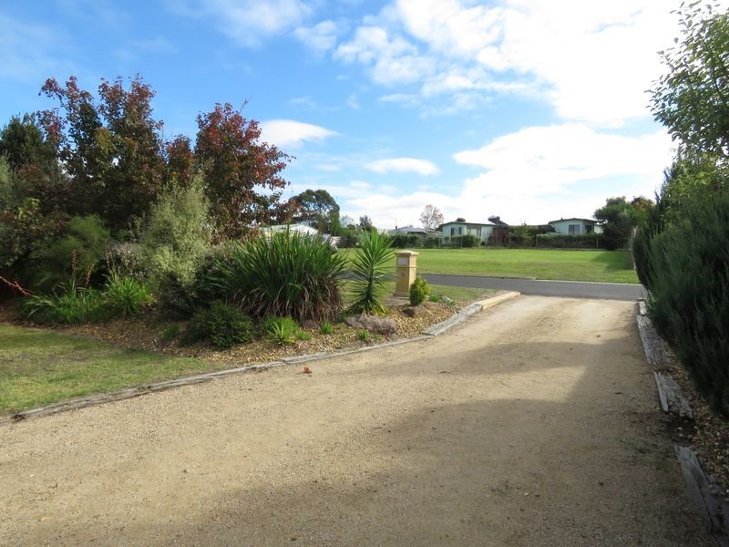 9 Lake Fair Rise, Newlands Arm VIC 3875