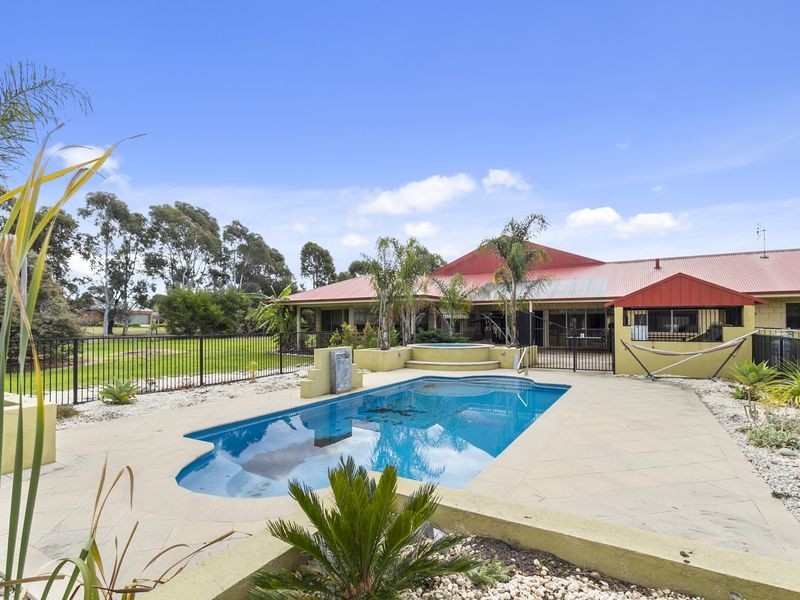 45 Boyd Court, Eagle Point VIC 3878
