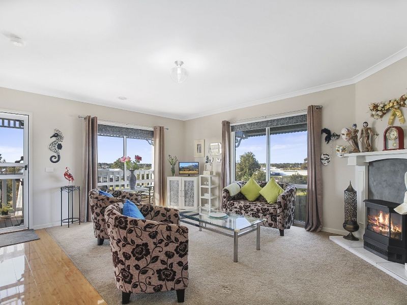 5 Magnetic Retreat, Paynesville VIC 3880