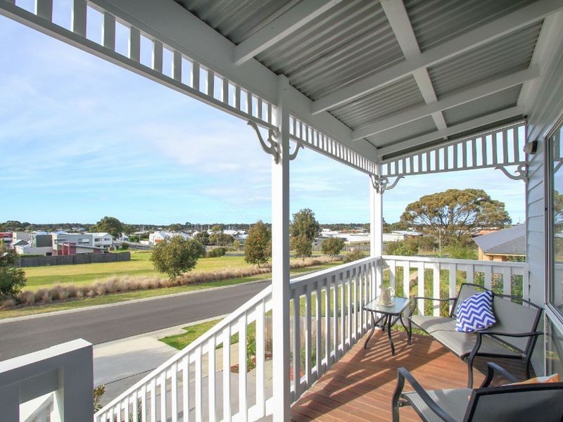 5 Magnetic Retreat, Paynesville VIC 3880