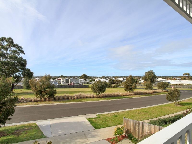 5 Magnetic Retreat, Paynesville VIC 3880