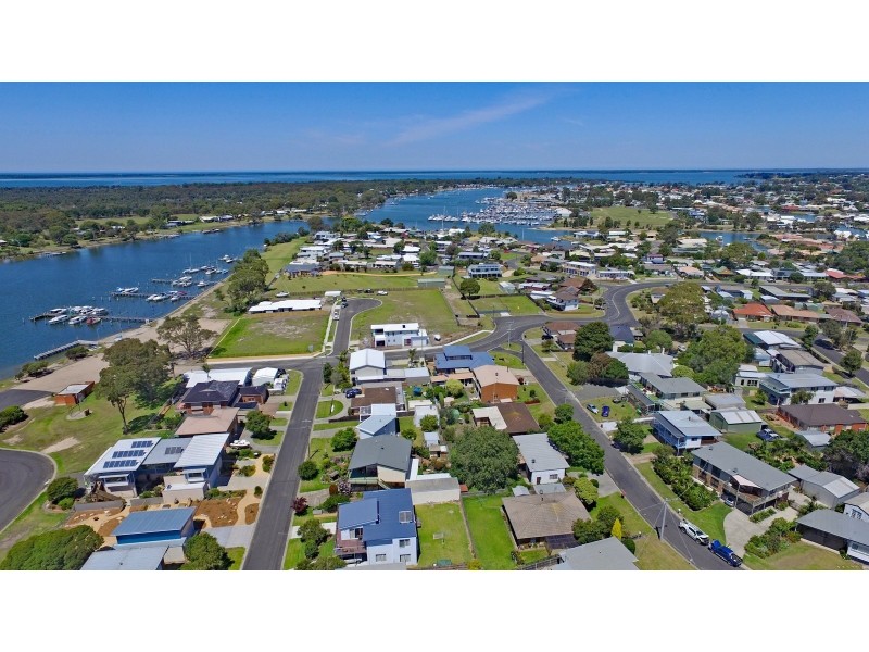 5 Marina Drive, Paynesville VIC 3880