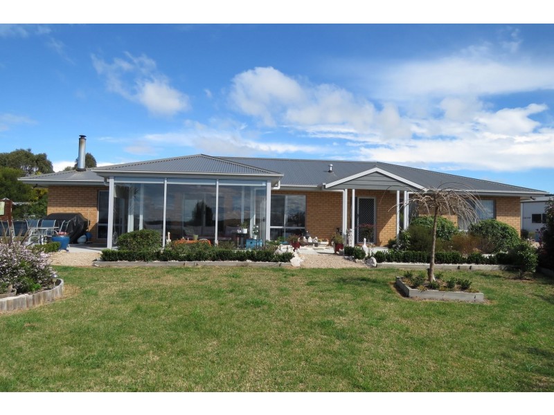50 Corins Crescent, Newlands Arm VIC 3875