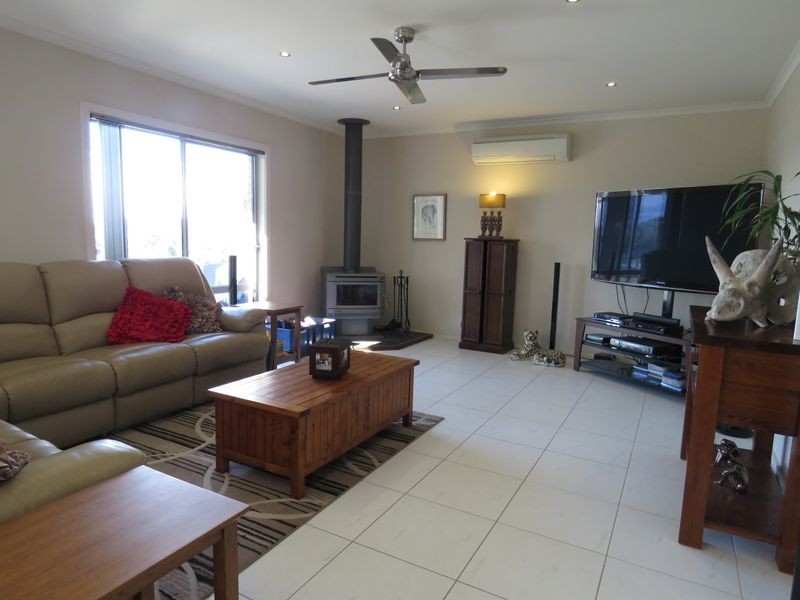 50 Corins Crescent, Newlands Arm VIC 3875