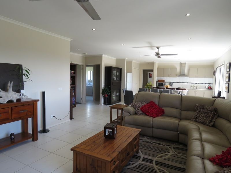 50 Corins Crescent, Newlands Arm VIC 3875
