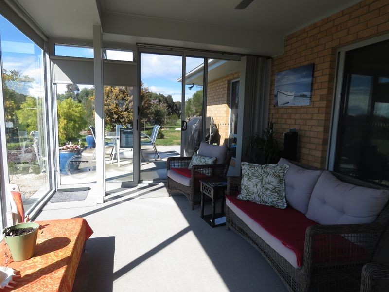 50 Corins Crescent, Newlands Arm VIC 3875