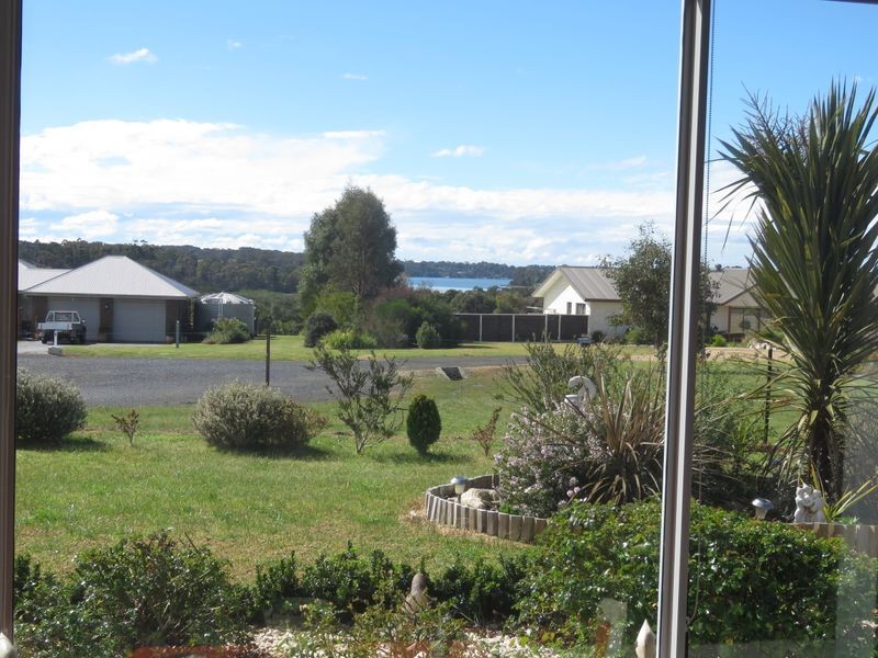 50 Corins Crescent, Newlands Arm VIC 3875